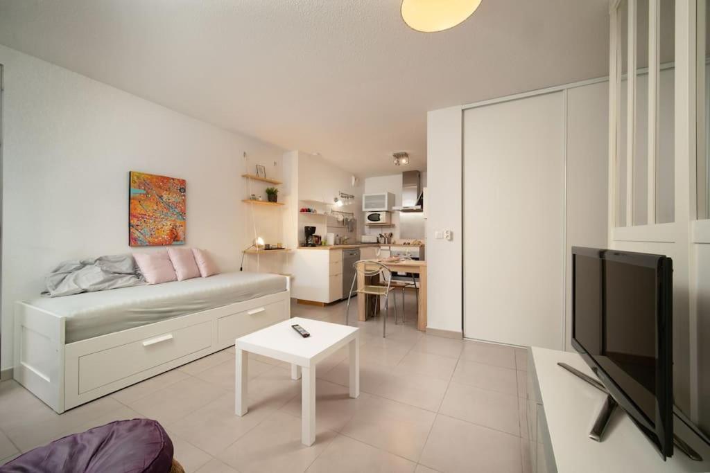 Fully Equipped Apartment With Terrace Sleeps 4 Marseilles Exterior foto